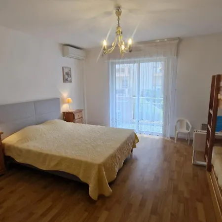 2 Pièces Climatisé, Piscine, Centre-ville, Parking Privé, Animal Accepté, - Fr-1-780-18 * Sainte-Maxime